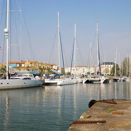 Hotelf1 La Rochelle 